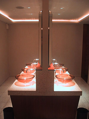 20031023-equinox-loo-2.jpg