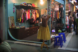 20050429-bangkok05-suanlum.jpg