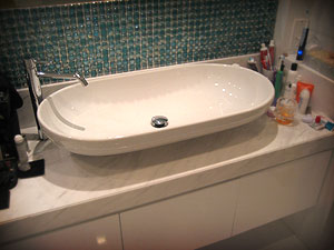 Ceramica Globo Washbasin with Zucchetti Pan faucet