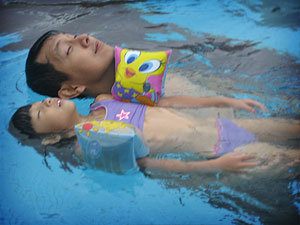 Clié and Daddy floating in pool