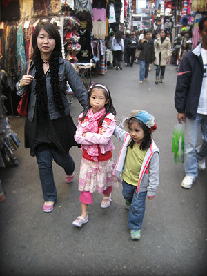 We did go to the Ladies market at Mong Kok and did not buy much. But it was an experience for the kids anyway.