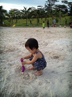 Clara playing Sand