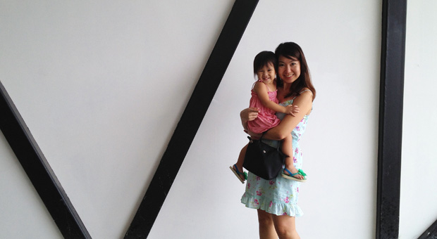 20120915_awesome3 Clara and Mommy outside Fidgets