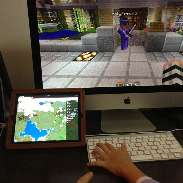 Trying out Minecraft Multiplayer with my Daughter Cleo