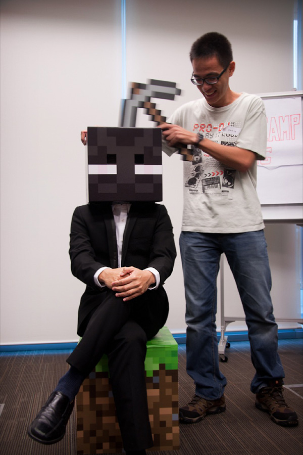 York Seng using a pickaxe on the Enderman