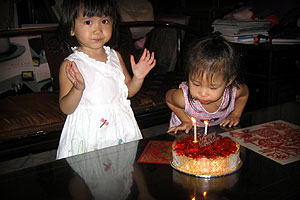 20041109-chloe2bday-02.jpg