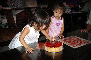 20041109-chloe2bday-03.jpg