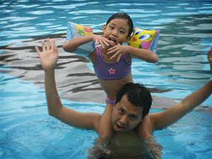 Cli� and Daddy in pool