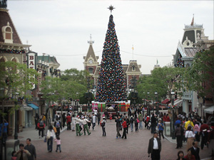 There was a huge Christmas tree that welcomed visitors.