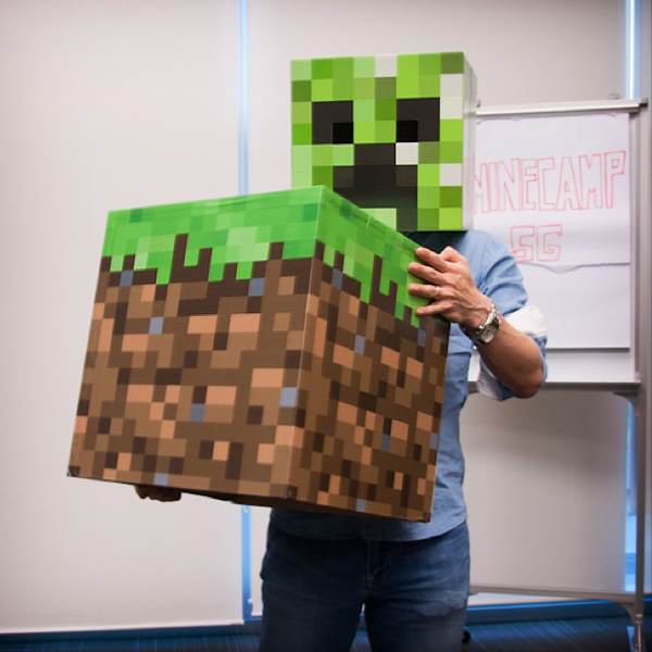 Leon doing an Enderman with a Creeper head